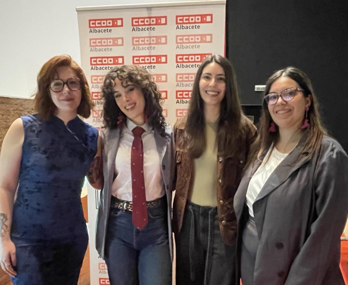 Las responsables de Igualdad de CCOO en Castilla La Mancha y Albacete junto a Elena Reiné y Mara Mariño